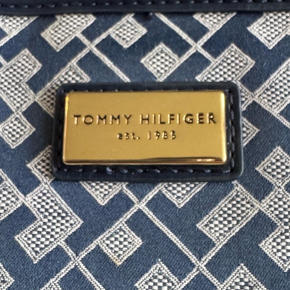 Tommy Hilfiger Garden Classics II-Medium Crossbody Bag-Navy and White Monogram - Picture 12 of 14